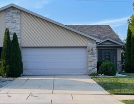 1140 W 86th Pl in Merrillville, IN - Building Photo