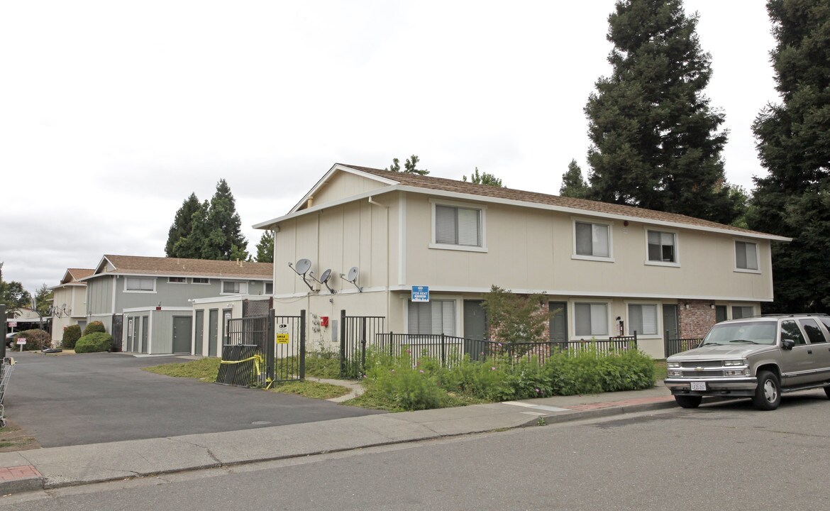 Herbert St Apartments in Santa Rosa, CA - Building Photo