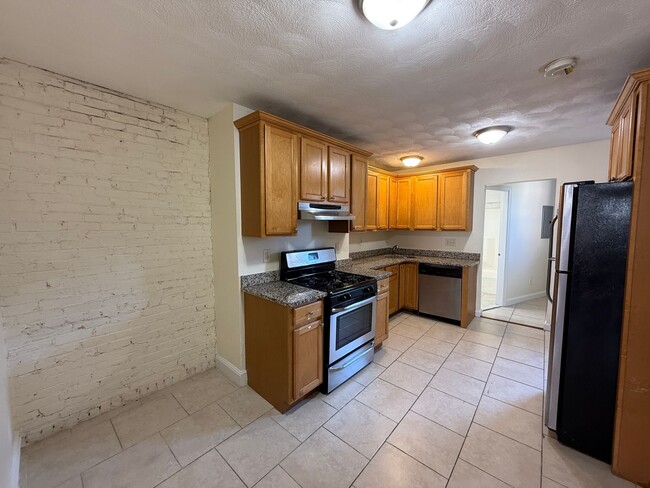 25 Chelsea St, Unit 2 in Boston, MA - Building Photo - Building Photo