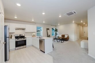 240 NE Olympic Rdg in Belfair, WA - Building Photo - Building Photo