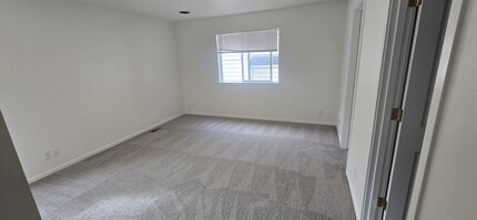 10824 NE 144th Ct in Kirkland, WA - Building Photo - Building Photo