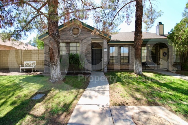 property at 118 N Heritage Dr