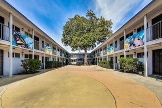 2554 E 16th Street in Oakland, CA - Foto de edificio - Building Photo