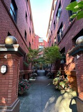 Wellesley Court Apartments in Portland, OR - Building Photo - Interior Photo