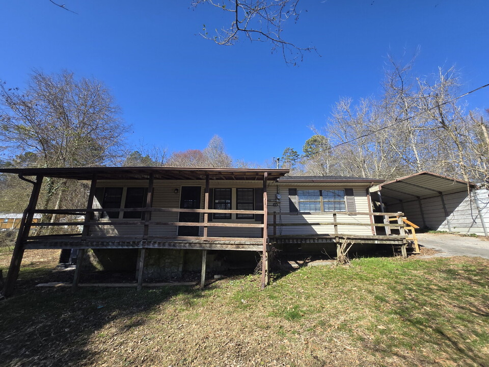 111 Owens Rd in Rossville, GA - Building Photo