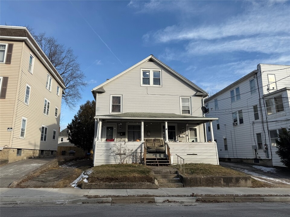 71 Crocker Ave in Johnson City, NY - Building Photo
