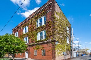 2048 W Evergreen Ave in Chicago, IL - Building Photo