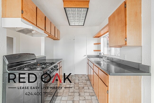 property at 476 1/2 Crane Blvd