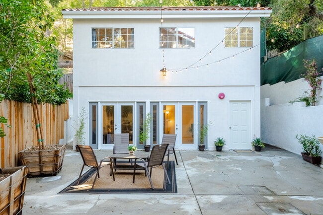 8968 Wonderland Ave in Los Angeles, CA - Building Photo - Building Photo