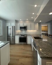 2301 Marina Isle Way-Unit -202 in Jupiter, FL - Foto de edificio - Building Photo