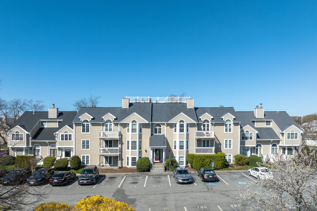 The Farms at Indian Pond in Taunton, MA - Foto de edificio - Building Photo