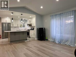 4395 Guppy Ct in Windsor, ON - Building Photo - Building Photo