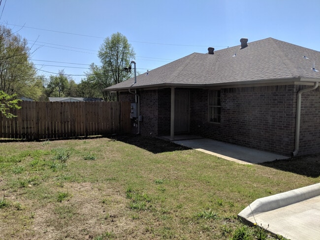 56 W Center St in Dover, AR - Building Photo - Building Photo