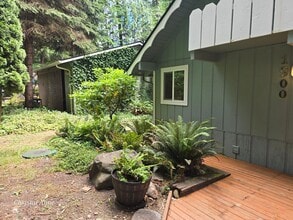 1900 E St Andrews Dr N in Shelton, WA - Building Photo - Building Photo