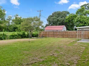 2112 Hillcrest Dr in Bay City, TX - Building Photo - Building Photo