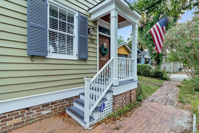 513 E Harris St in Savannah, GA - Building Photo - Building Photo