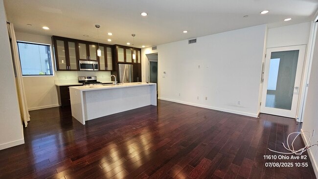 11610 Ohio Ave, Unit 2 in Los Angeles, CA - Building Photo - Building Photo
