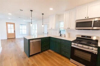 1122 Newport Ave in Dallas, TX - Foto de edificio - Building Photo