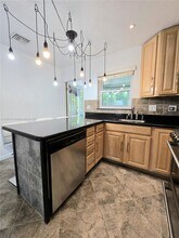 845 NE 37th St in Oakland Park, FL - Building Photo - Building Photo