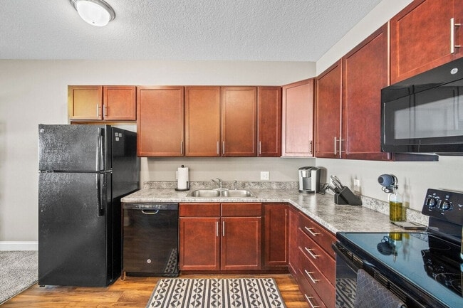 8350 Cascade Ave in West Des Moines, IA - Building Photo - Building Photo
