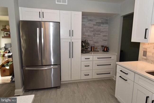 1666 Parkcrest Cir in Reston, VA - Building Photo - Building Photo