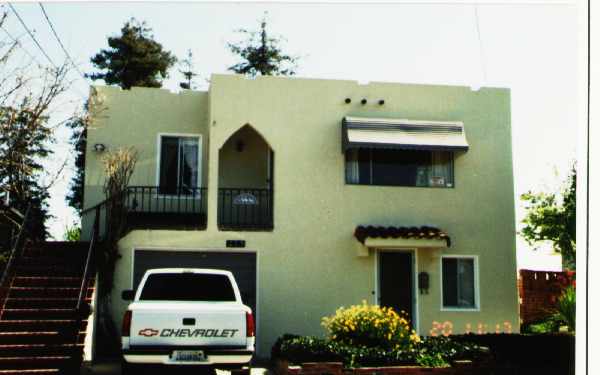 223 Garretson Ave in Rodeo, CA - Building Photo