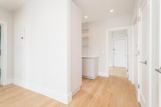 8 Elko St, Unit 12 in Boston, MA - Foto de edificio - Building Photo