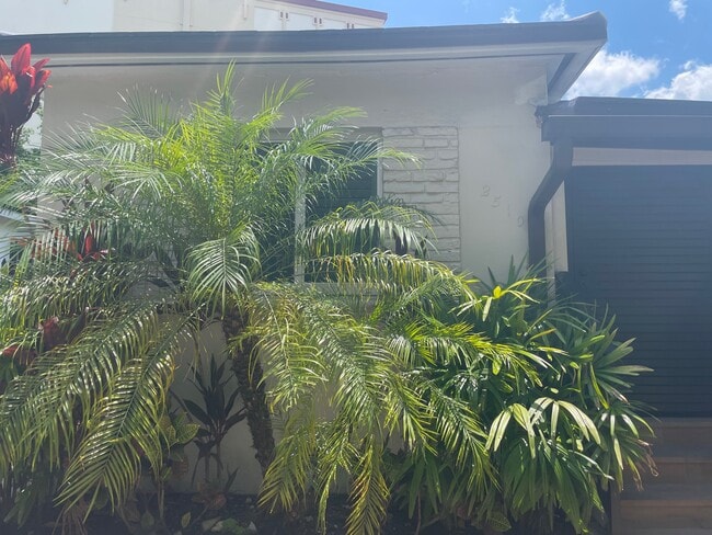 2510 SW 27th St in Miami, FL - Building Photo - Building Photo