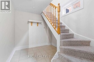 912 Tegal Pl in Newmarket, ON - Building Photo - Building Photo