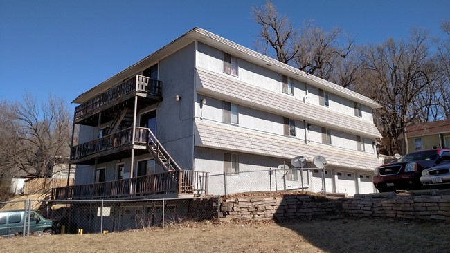 Siu-Ng Apartments in Council Bluffs, IA - Building Photo - Building Photo