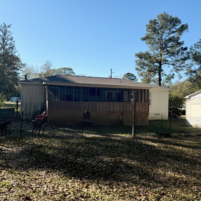 1523 1st Ave in Andalusia, AL - Foto de edificio - Building Photo