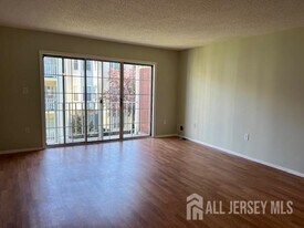 73 Brighton Way in North Brunswick, NJ - Building Photo