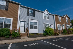 4946 Stoneybrook Blvd, Unit 15C in Hilliard, OH - Building Photo