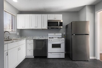 403 W 87 Pl in Kansas City, MO - Building Photo - Building Photo