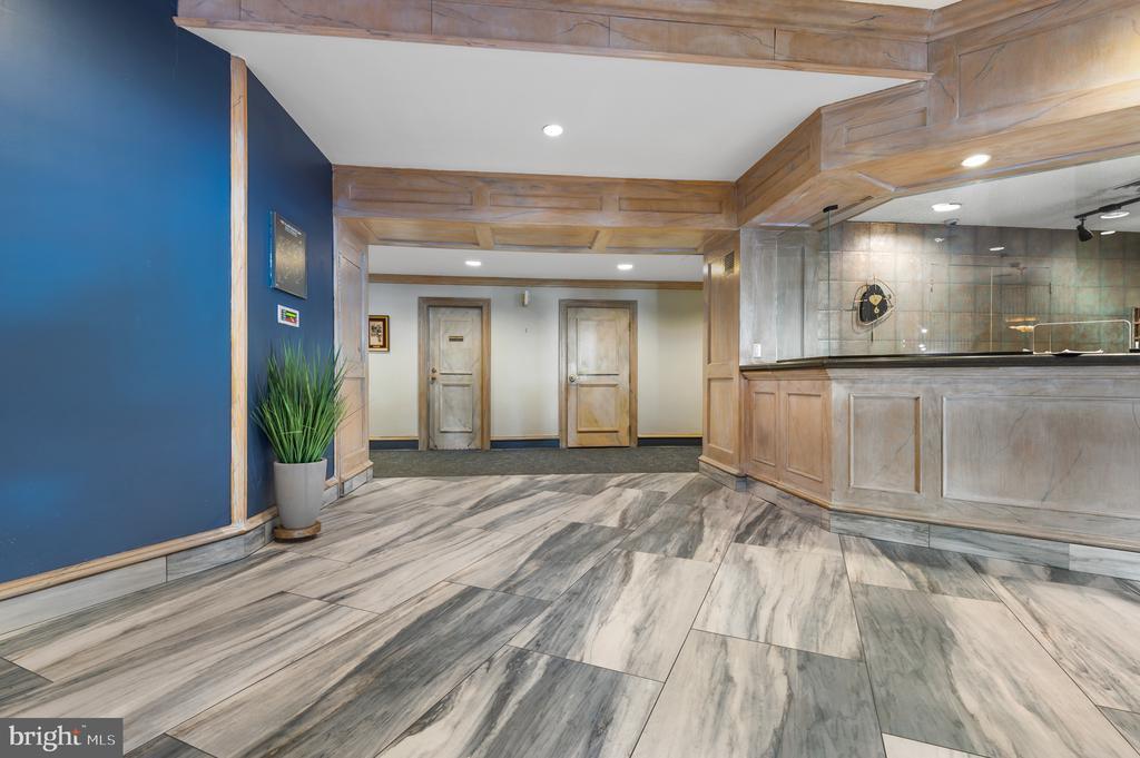 205 E Joppa Rd-Unit -305 in Baltimore, MD - Building Photo