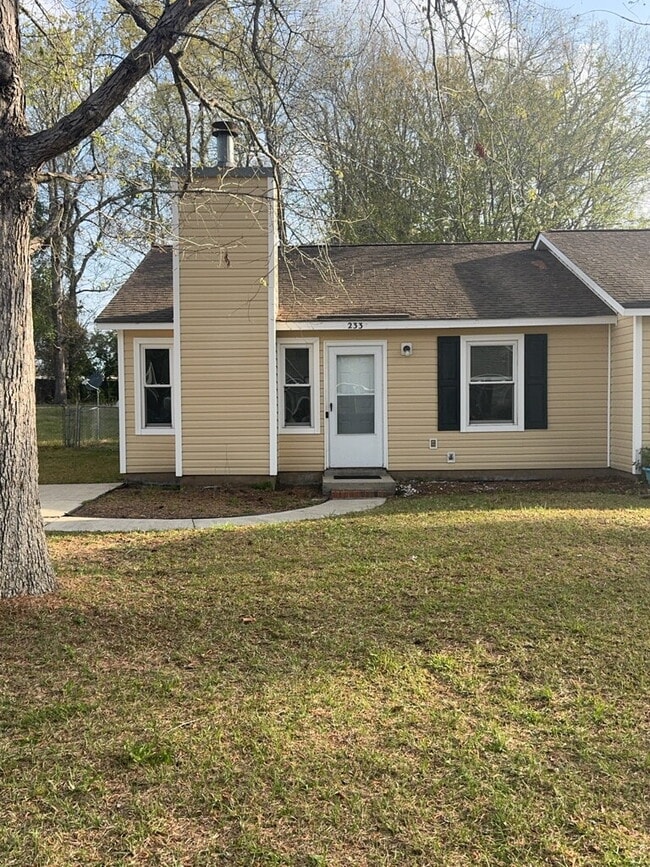 233 Easy St in Jacksonville, NC - Building Photo - Building Photo