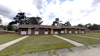 245 Crabapple Cir in Fayetteville, NC - Building Photo