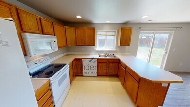 1243 SE Newgate Dr in College Place, WA - Building Photo - Building Photo