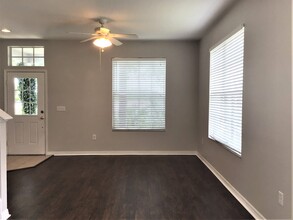 9103 Crystal Commons Way in Tampa, FL - Building Photo - Building Photo