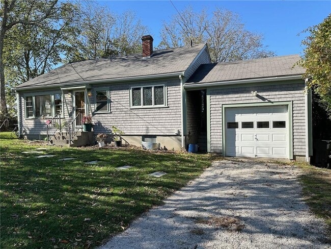 749 W Main Rd in Portsmouth, RI - Building Photo - Building Photo