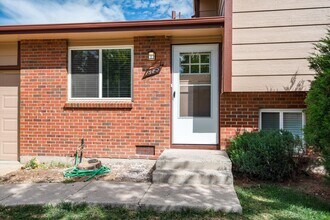 1582 S Memphis St in Aurora, CO - Foto de edificio - Building Photo
