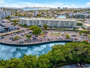 7300 Wayne Ave in Miami Beach, FL - Building Photo - Building Photo