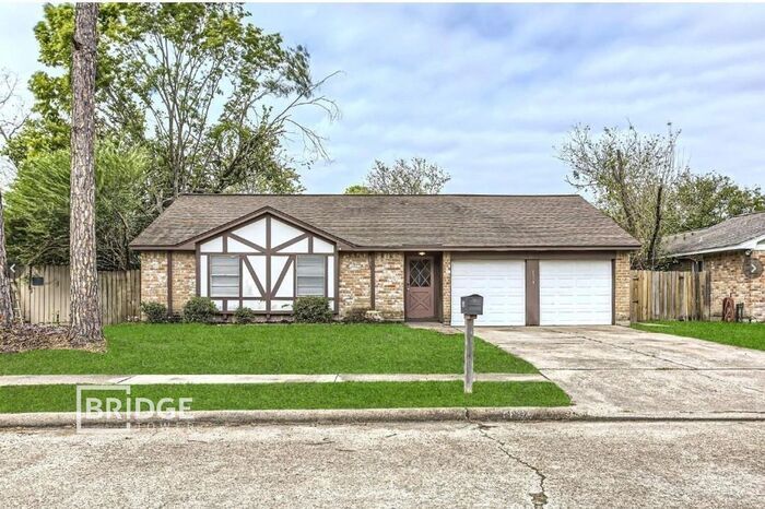 11319 Angelique Dr in Houston, TX - Building Photo
