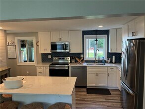 283 Balsam Rd in South Kingstown, RI - Foto de edificio - Building Photo