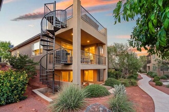 3800 Paradise Vlg Dr in Santa Clara, UT - Foto de edificio - Building Photo
