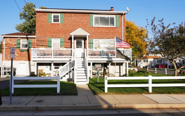 82 Oakwood Pl-Unit -82 B in Keansburg, NJ - Building Photo - Building Photo