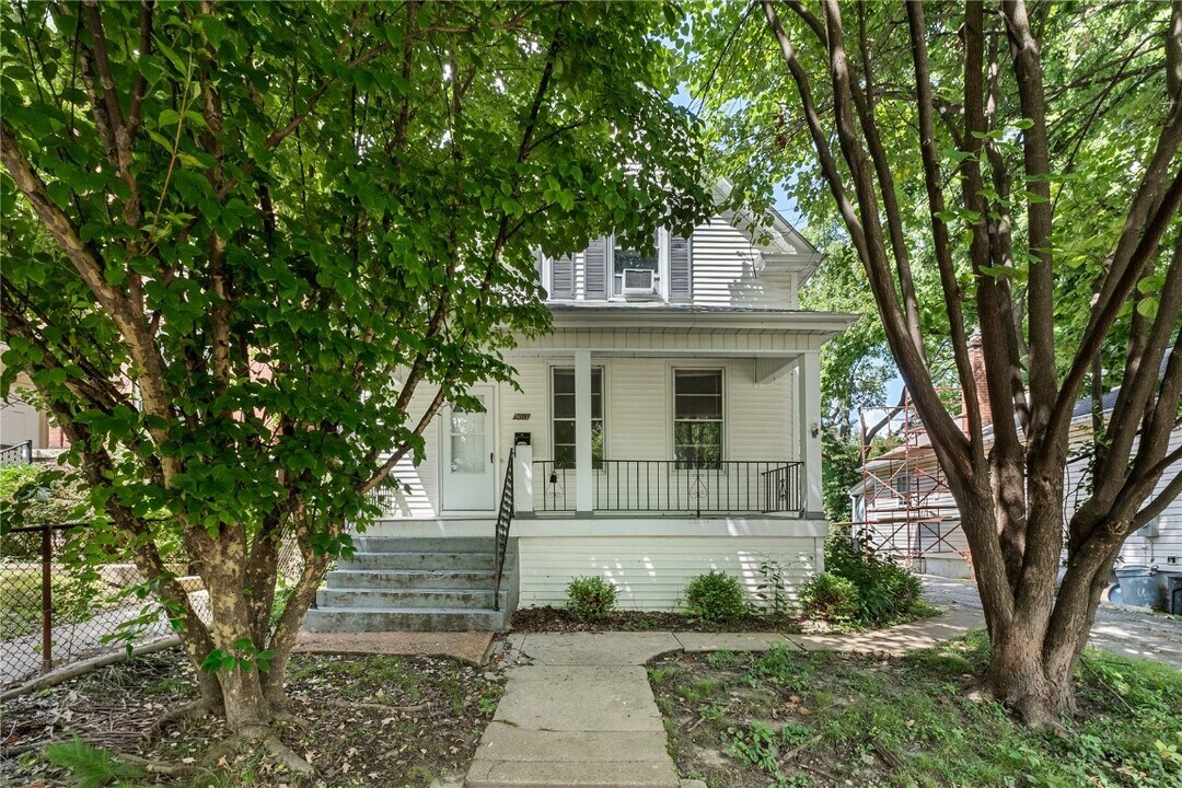 3617 Commonwealth Ave in Maplewood, MO - Foto de edificio