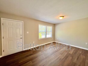 1754 Meadowbrook Terrace in Hendersonville, NC - Foto de edificio - Building Photo