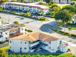 491 W Camino Real, Unit 6 in Boca Raton, FL - Building Photo - Building Photo