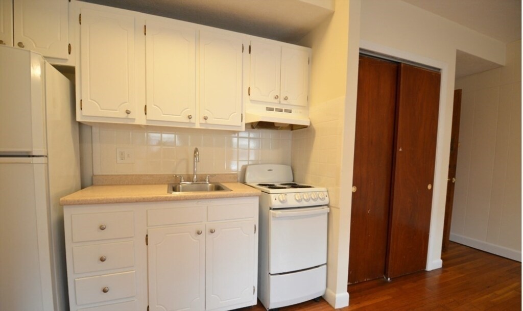 168 N Beacon St in Boston, MA - Building Photo
